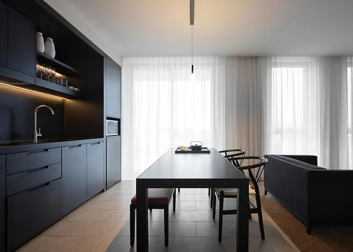 Burbury Hotel & Apartments Canberra