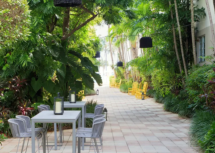 Kimpton Surfcomber Hotel By Ihg Miami Beach