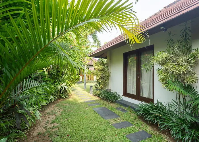 Spacious 4Br Private Estate W-Big Garden And Pool Central Seminyak