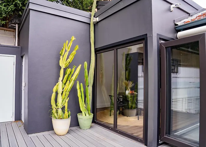 Coastal Zen Oasis - Saltwater Pool & Heated Spa Sydney