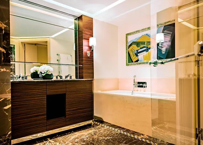 Prince De Galles, A Luxury Collection Hotel, Paris