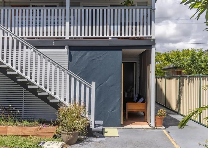 Zen Escape Guest House " Location 2" - Three Listings - Nooky Studio, Serene Loft, Chillax Rest, Zen Garden Tiny Home Brisbane