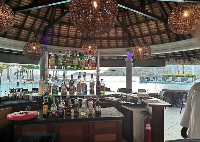 Laguna Beach Hotel & Spa Grand River South East
