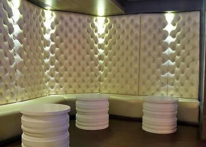 Almondz Hotel New Delhi