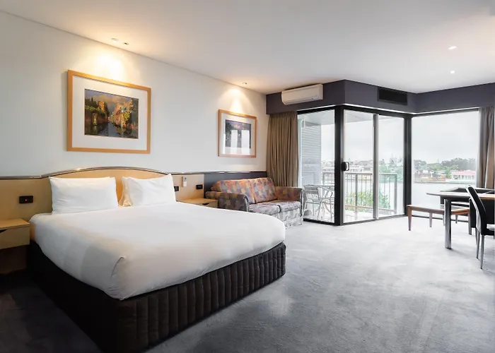 Lakes Hotel Adelaide