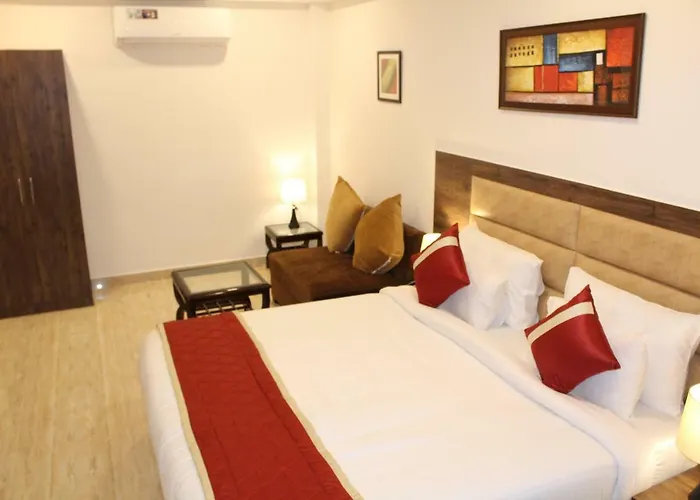 Red Crown Hotel New Delhi